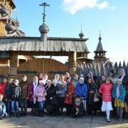 У храма в честь Всех Святых