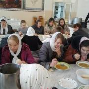 Обед в паломнической трапезной
